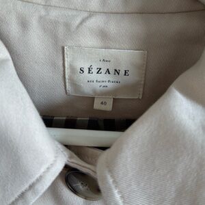 Sézane Clyde Trench in the color ecru. Tag says size 40/US size 8. One year old.